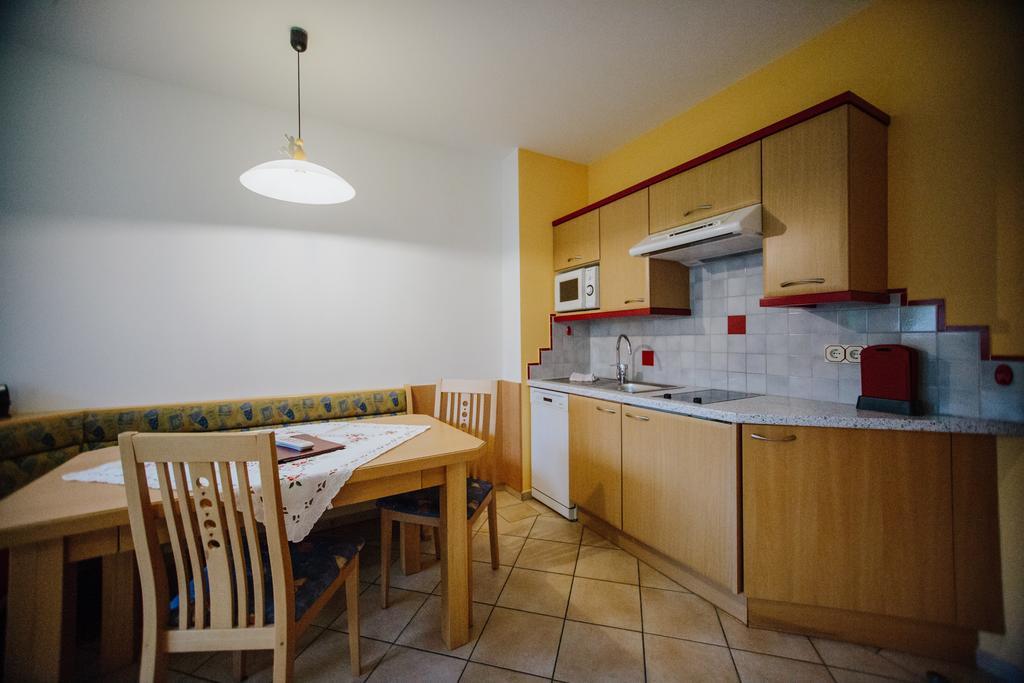 Hotel Garni Zerza Tropolach Ngoại thất bức ảnh