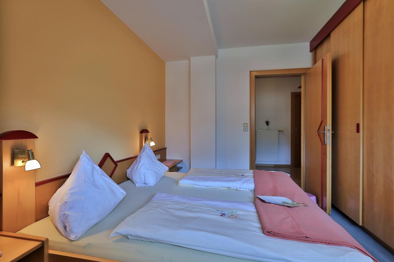Hotel Garni Zerza Tropolach Ngoại thất bức ảnh