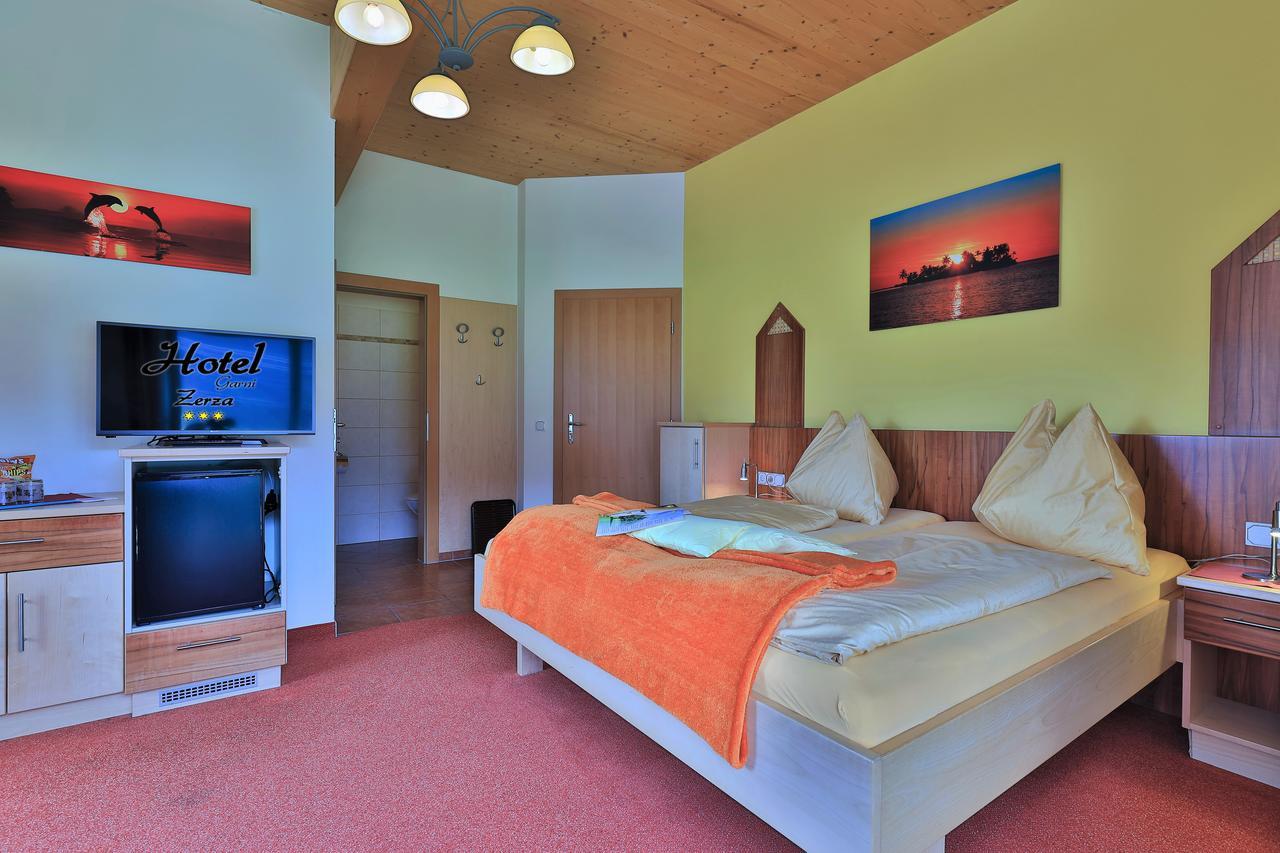 Hotel Garni Zerza Tropolach Ngoại thất bức ảnh