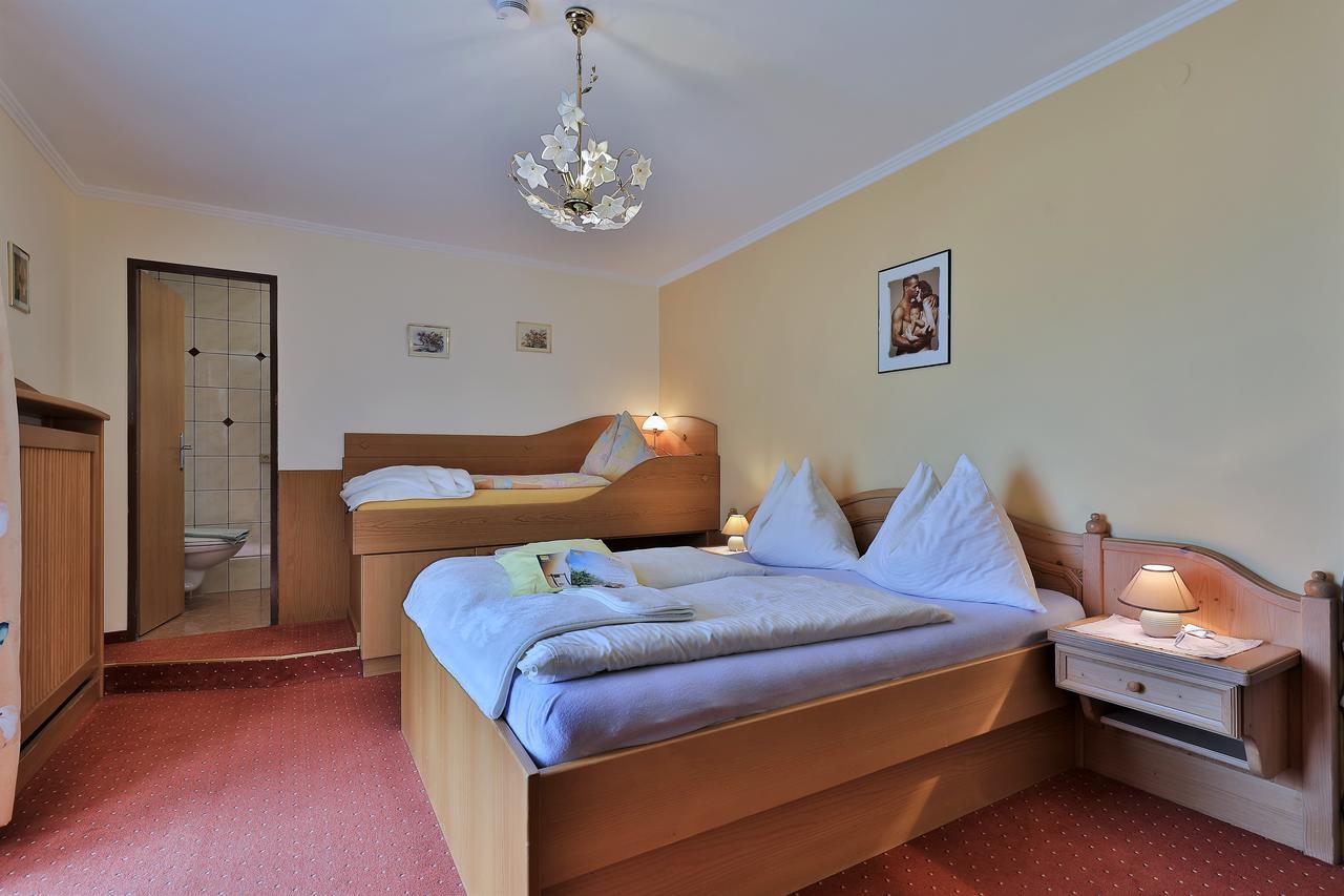 Hotel Garni Zerza Tropolach Ngoại thất bức ảnh