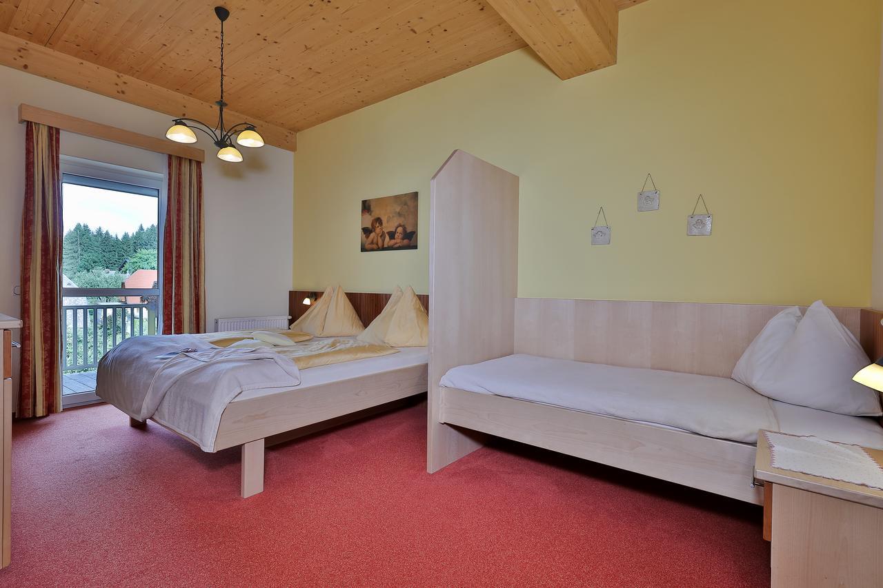 Hotel Garni Zerza Tropolach Ngoại thất bức ảnh